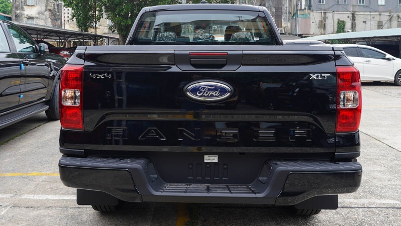Ford-ranger-vinh-nghe-an-xls-4x4at-duoi-xe