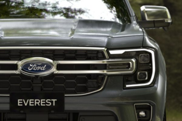 Cụm đèn pha hình chữ C