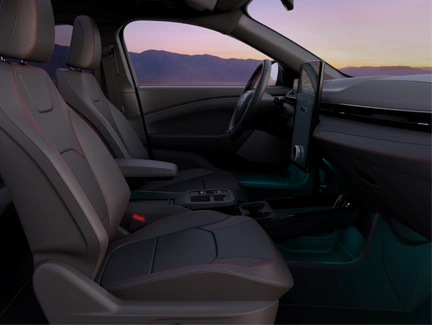 Ford Mustang Mach-E: Không Gian Nội Thất Rộng Rãi & Hiện Đại